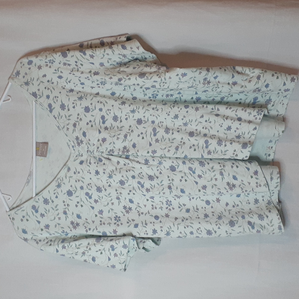 💥3for $10💥Flower shirt